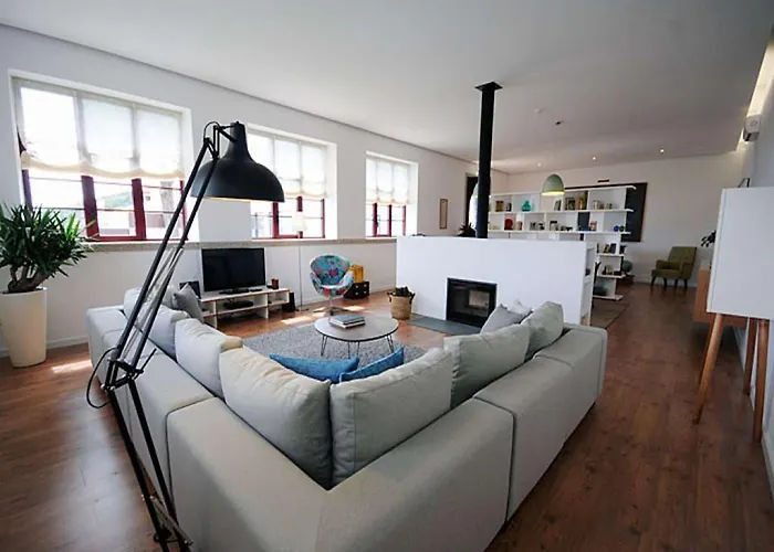 Outstanding 4 Bedrooms Gouva Pool Table וילה Pinhão